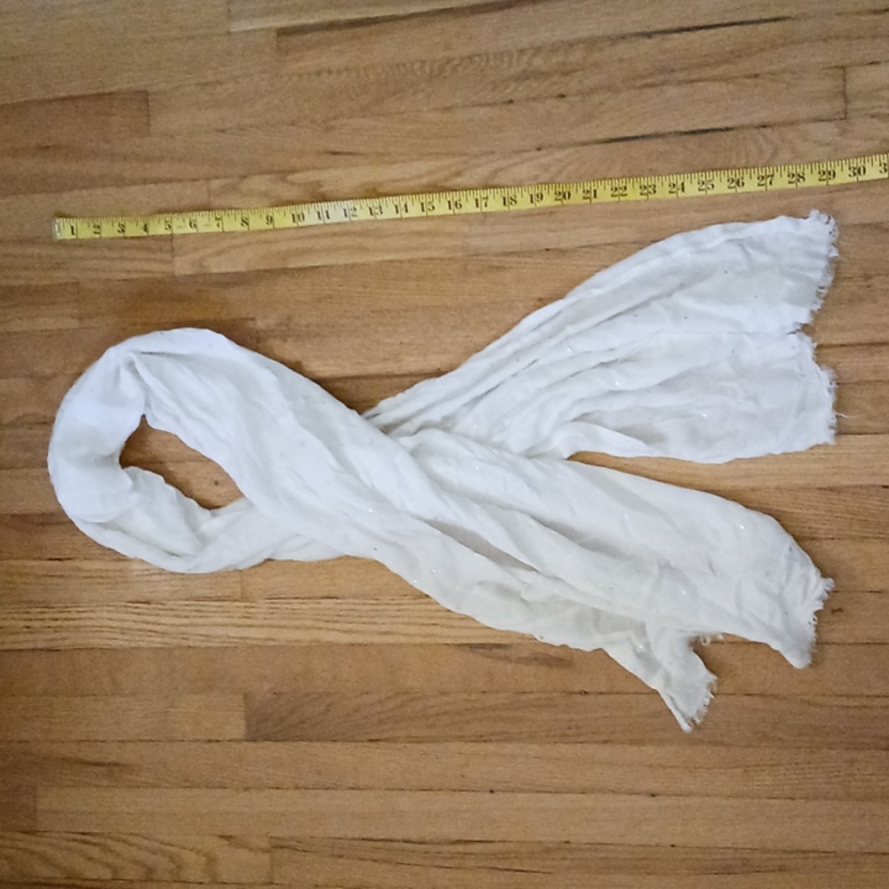 White scarf with silver dots - Picture 3 of 3